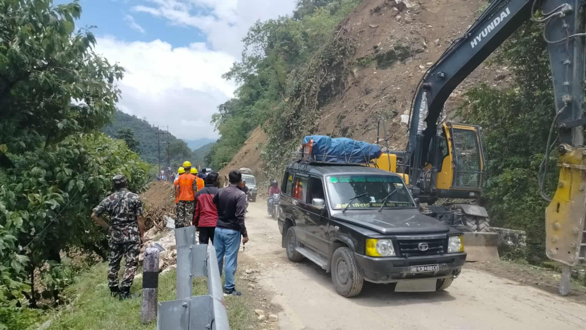 पहिरो हटाएपछि त्रिभुवन राजपथ सञ्चालनमा