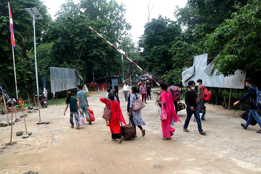 त्रिनगर भन्सारबाट चार महिनादेखि कृषिजन्य वस्तुको आयात ठप्प