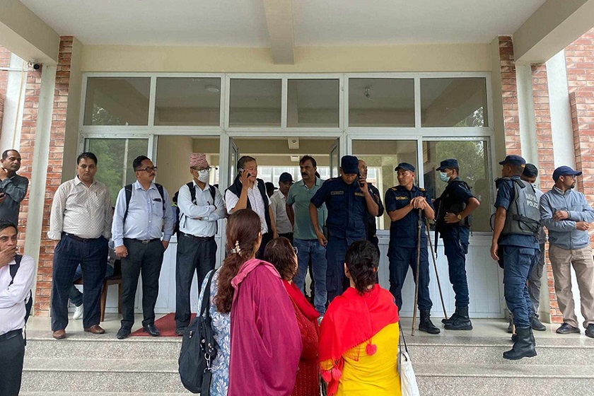 ठप्प भयो त्रिवि, उपकुलपति, रेक्टर, रजिस्ट्रार कार्यालय र सेवा आयोगमा तालाबन्दी