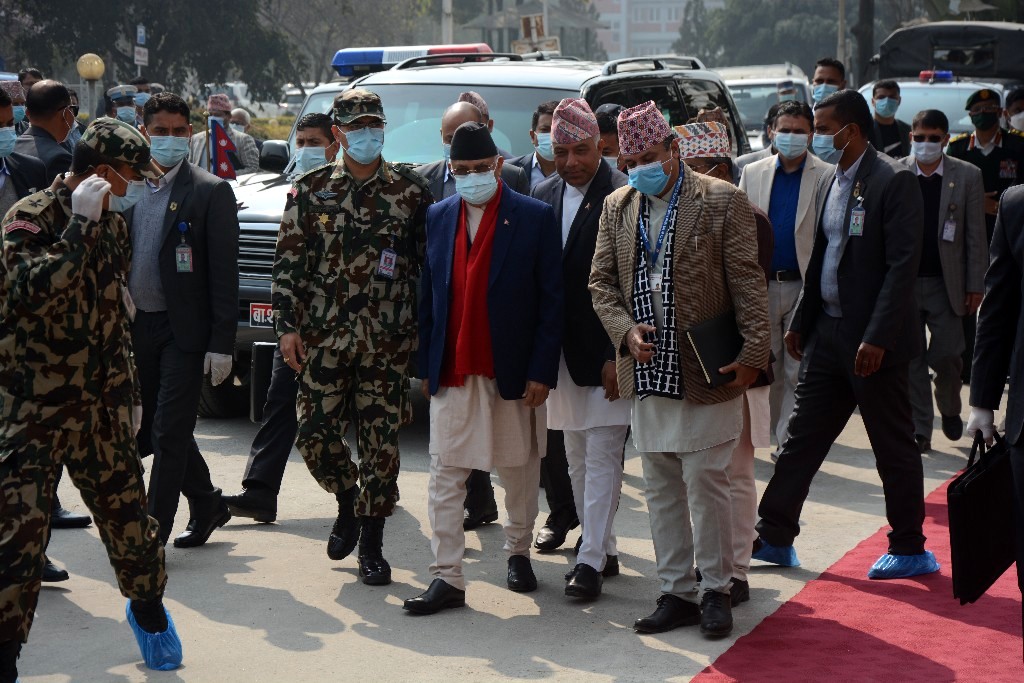 प्रधानमन्त्री र राष्ट्रपतिको सुरक्षा अस्वाभाविक तरिकाले बढ्दै ,  पूर्व प्रधानमन्त्री सहितका विशिष्ट व्यक्तिको सुरक्षामा कटौती