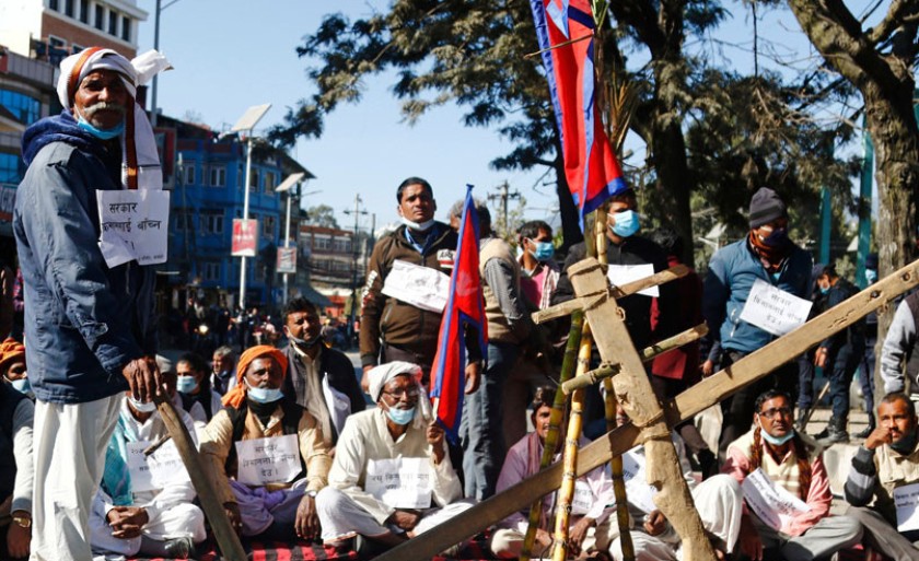 पैसा लिन गएका बुबाको लाश आयो, १९ जनाको थाप्लोमा तीनवटा बैंकको २५ लाख ऋण