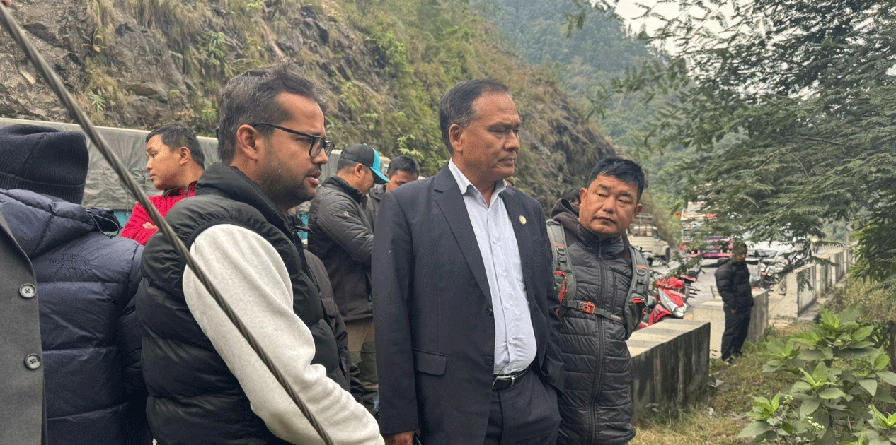 एक महिनाभित्र काम सुरु नगरे घुमाउने पुलको ठेक्का तोडिनेछ : मन्त्री घिसिङ