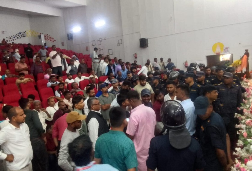 एमाले धनुषाको अधिवेशन तनावग्रस्त, बाक्लो प्रहरी परिचालन