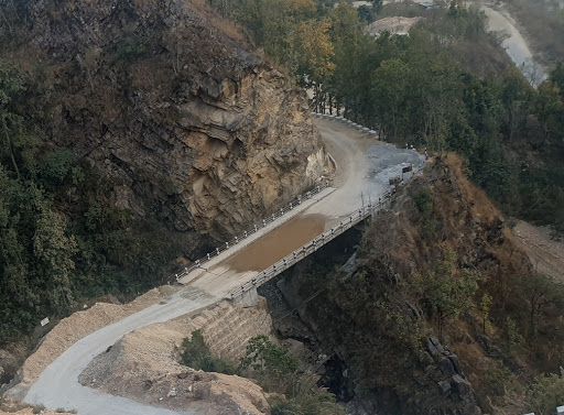 पर्वतका मुख्य ग्रामीण सडकका खोलामा धमाधम पुल निर्माण