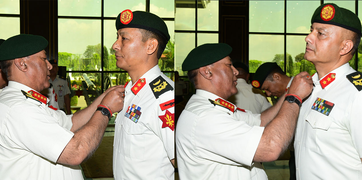 प्रधान सेनापतिद्वारा दुई उपरथीलाई दर्ज्यानी चिन्ह प्रदान