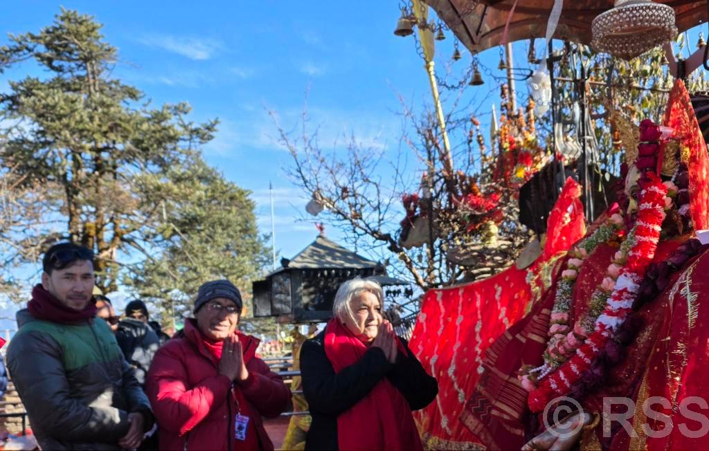 प्रधानमन्त्री कार्कीले  गरिन ताप्लेजुङ पाथीभरामा पूजाअर्चना