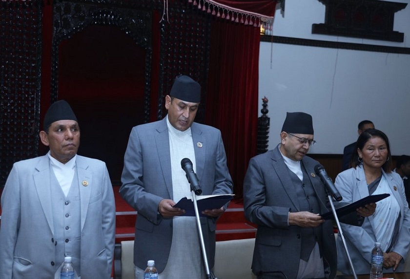 सुनुवाइ समितिका सभापति खतिवडाले लिए शपथ