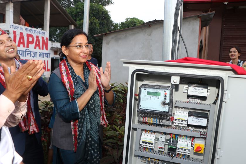 भरतपुरमा जडान भएका स्मार्ट लाईट बल्न सुर, मेयर दाहालद्धारा उद्घाटन